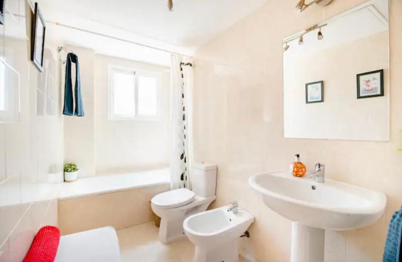3 La Casa De Marilo Apartment Tomares Bagian luar foto